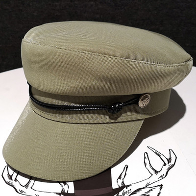 Fényes hatású és díszítésű női sapka