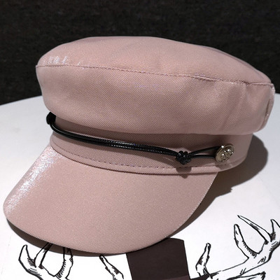 Fényes hatású és díszítésű női sapka