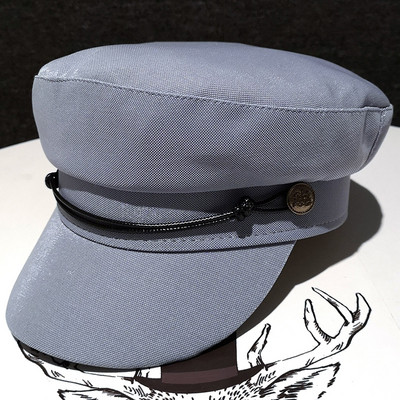 Fényes hatású és díszítésű női sapka