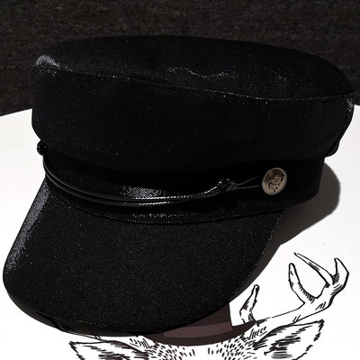 Fényes hatású és díszítésű női sapka