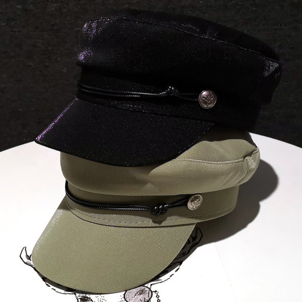 Fényes hatású és díszítésű női sapka