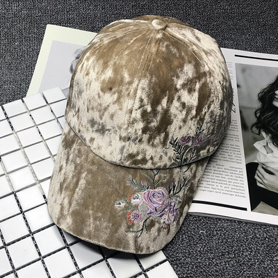 Γυναικείο μοντέρνο βελούινοο καπέλο με κέντημα