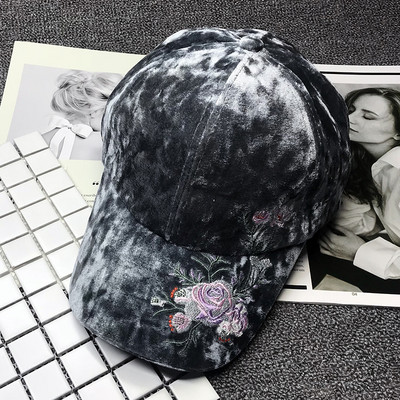 Γυναικείο μοντέρνο βελούινοο καπέλο με κέντημα