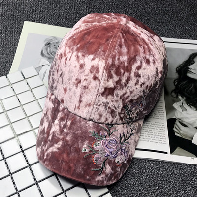 Γυναικείο μοντέρνο βελούινοο καπέλο με κέντημα