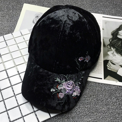 Γυναικείο μοντέρνο βελούινοο καπέλο με κέντημα