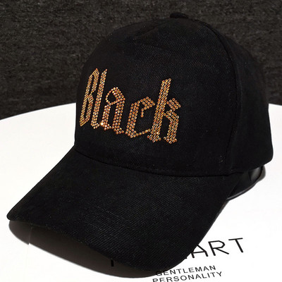 Μοντέρνα γυναικεία τραγιάσκα με γείσο και γυαλιστερή επιγραφή