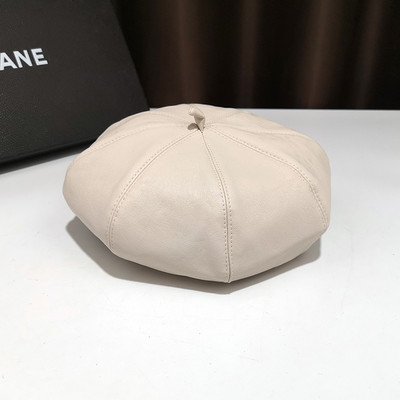 Bőr női barett típusú sapka