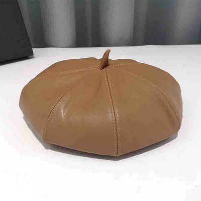Bőr női barett típusú sapka