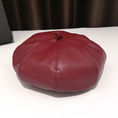 Bőr női barett típusú sapka