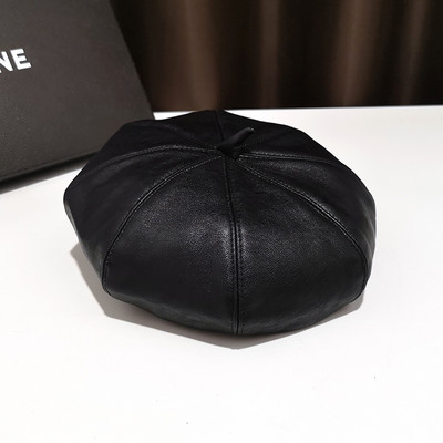 Bőr női barett típusú sapka