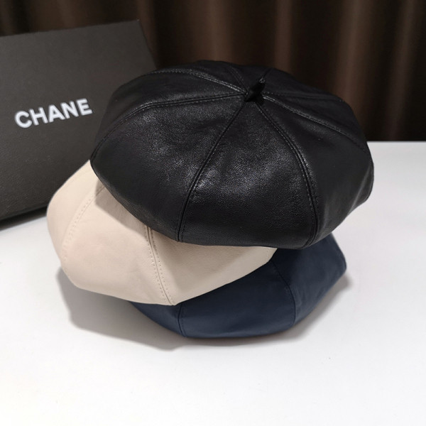 Bőr női barett típusú sapka