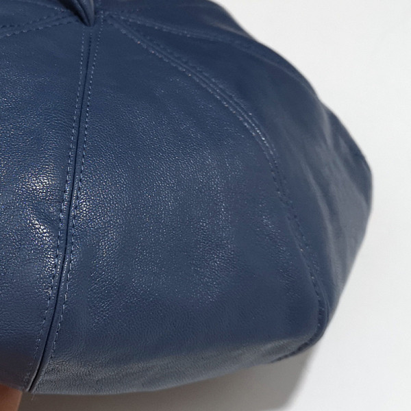 Bőr női barett típusú sapka