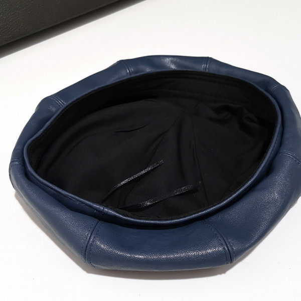 Bőr női barett típusú sapka