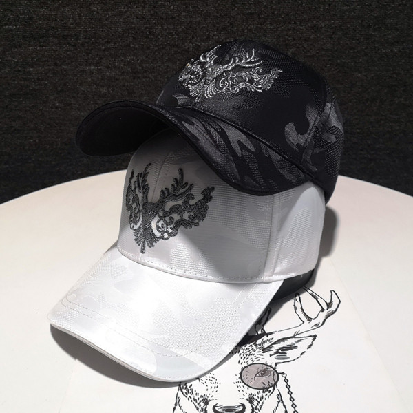 Modern unisex sapka napellenzővel és fényes hatással