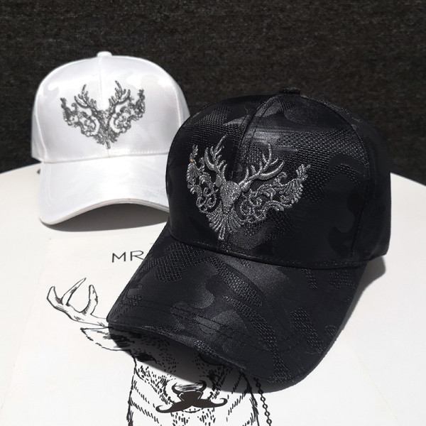 Modern unisex sapka napellenzővel és fényes hatással