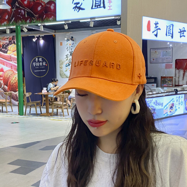 Καθημερινό γυναικείο καπέλο με γείσο και επιγραφές