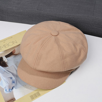 Női sapka típusú sapka napellenzővel