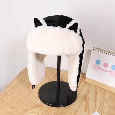 Női téli sapka 3D elemmel és pehellyel