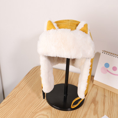 Női téli sapka 3D elemmel és pehellyel