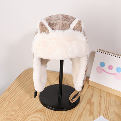 Női téli sapka 3D elemmel és pehellyel