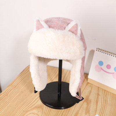 Női téli sapka 3D elemmel és pehellyel