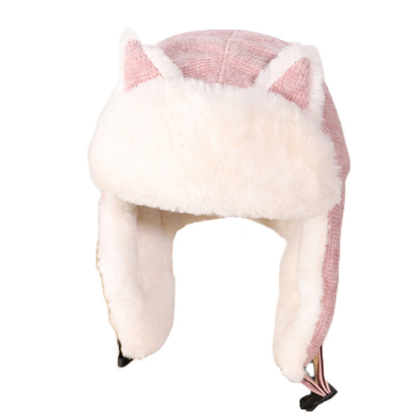 Női téli sapka 3D elemmel és pehellyel