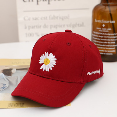 Γυναικείο καπέλο με γείσο και κέντημα