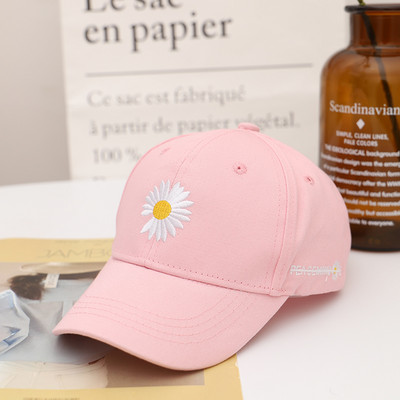 Γυναικείο καπέλο με γείσο και κέντημα