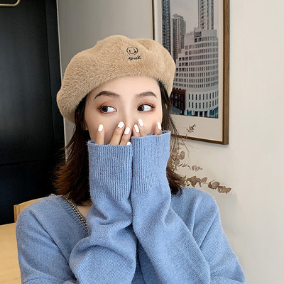 Ženska moderna kapa tipa beretka s vezom