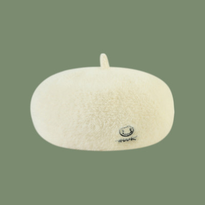 Ženska moderna kapa tipa beretka s vezom