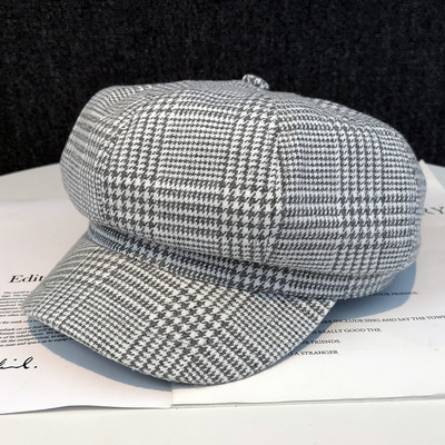 Karirana ženska kapa tipa beretke-dvije boje