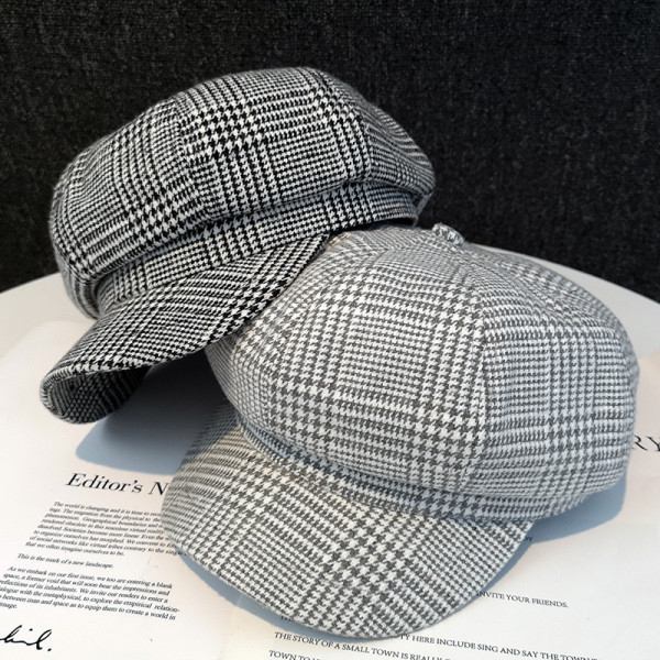 Karirana ženska kapa tipa beretke-dvije boje