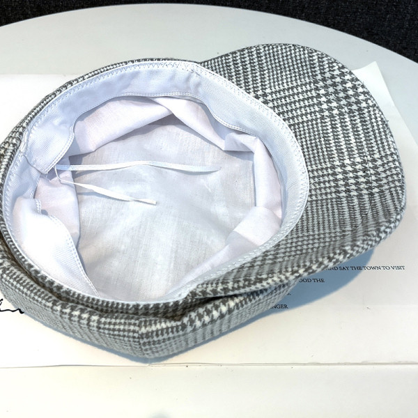 Karirana ženska kapa tipa beretke-dvije boje