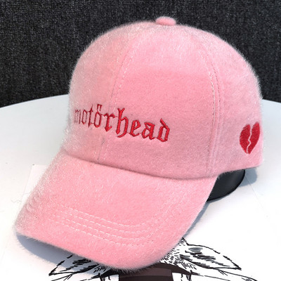 Női plüss sapka napellenzővel és felirattal