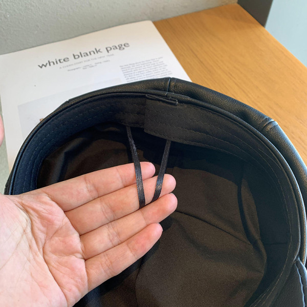 Női eco bőr sapka napellenzővel