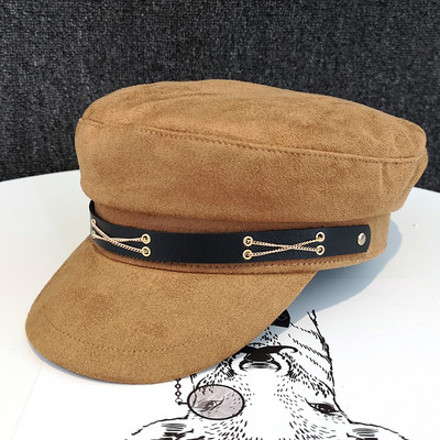 Női sapka fém díszítéssel