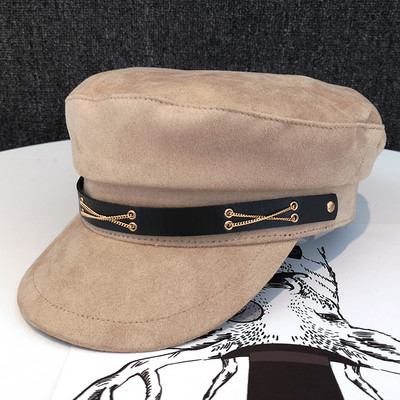 Női sapka fém díszítéssel