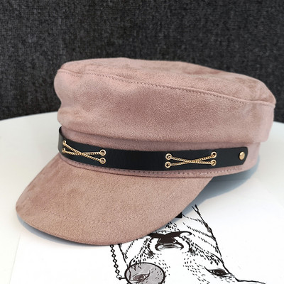 Női sapka fém díszítéssel