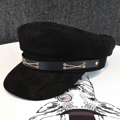 Női sapka fém díszítéssel