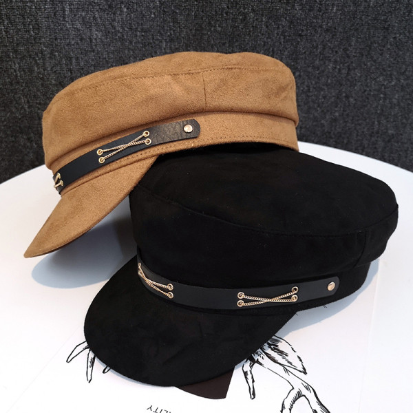 Női sapka fém díszítéssel