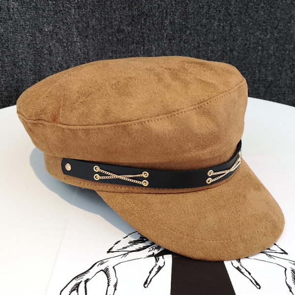 Női sapka fém díszítéssel