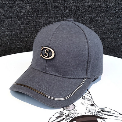 Hímzéssel ellátott női sapka - négy színben