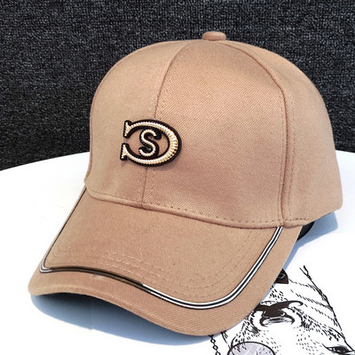 Hímzéssel ellátott női sapka - négy színben