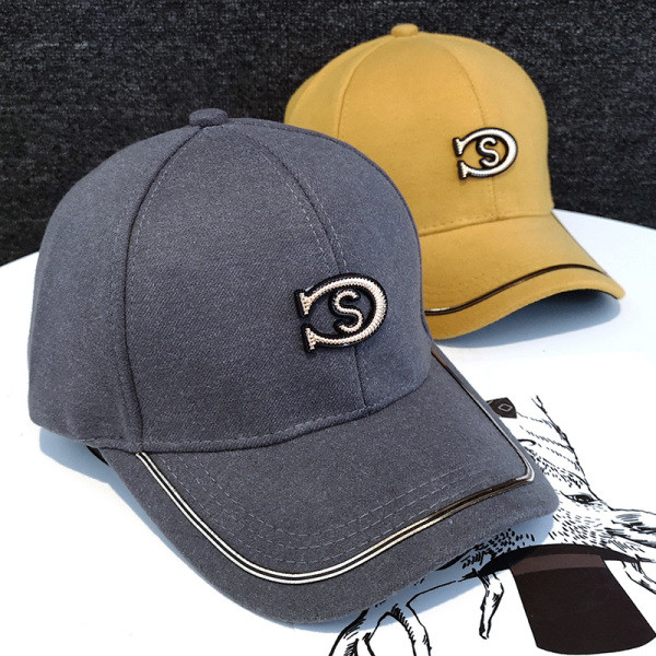 Hímzéssel ellátott női sapka - négy színben