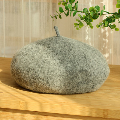 Κλασικό μοντέλο γυναικείο μπερέ κατάλληλο για το χειμώνα