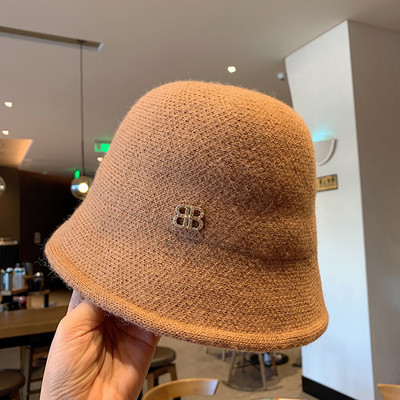 Γυναικείο μαλακό καπέλο με μεταλλικό στοιχείο