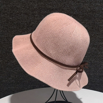 Καπέλο γυναικείου μοντέλου με κορδέλα