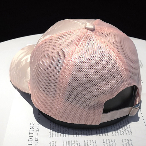 Μοντέρνο γυναικείο καπέλο με κέντημα και δίχτυ