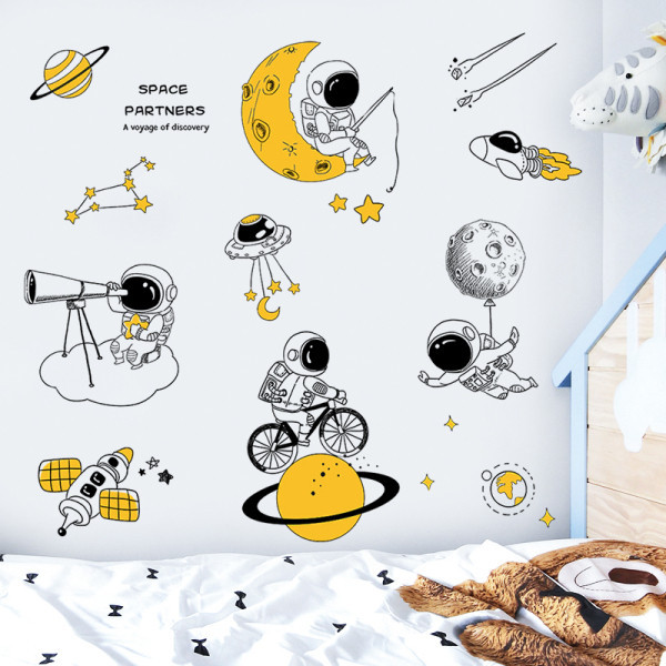 Lipni dekoracija vaikų kambariui su astronautais