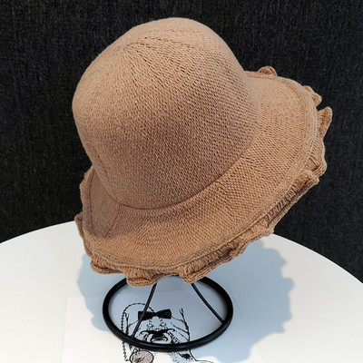 Μοντέρνο γυναικείο καπέλο με μπούκλες